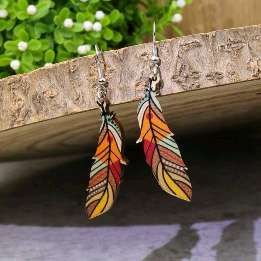 🔹️Gorgeous Wooden Feather Drop Earrings.